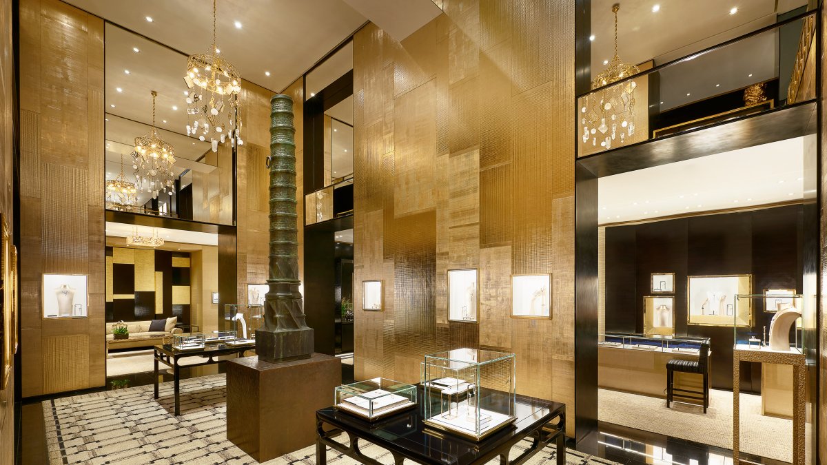Imagen de la renovada joyería que la firma Chanel en la exclusiva Plaza Vendôme de París, en la que se encuentran otras joyerías de lujo.
