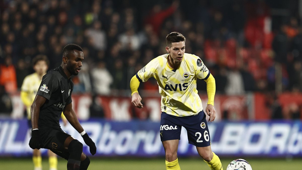 El Fenerbahce mantiene la presión sobre el líder Galatasaray