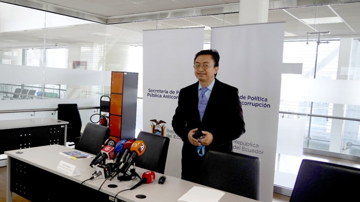 Anuncio. Esteban Lucero, subsecretario Anticorrupción, durante el anuncio de la suspensión de la rueda de prensa.