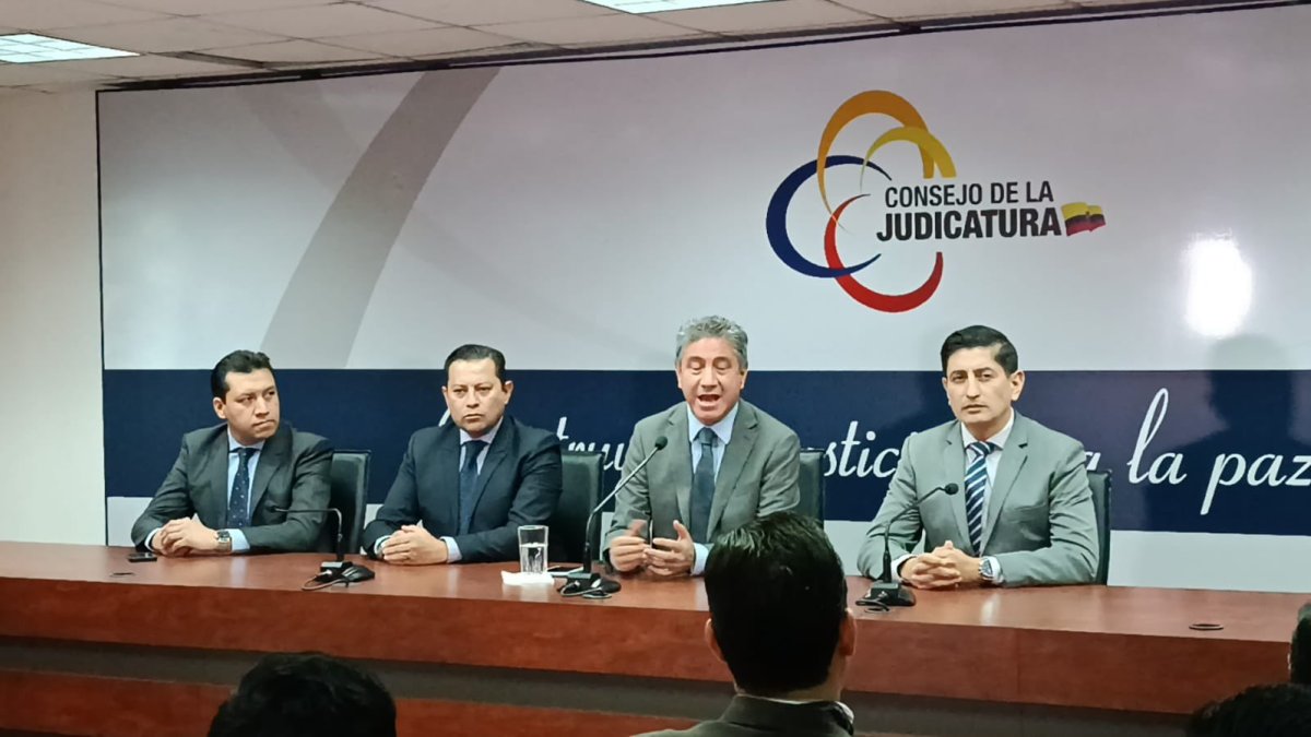 Fausto Murillo dijo que la estabilidad de la institución depende de la capacidad, experiencia y conocimiento de su gente.