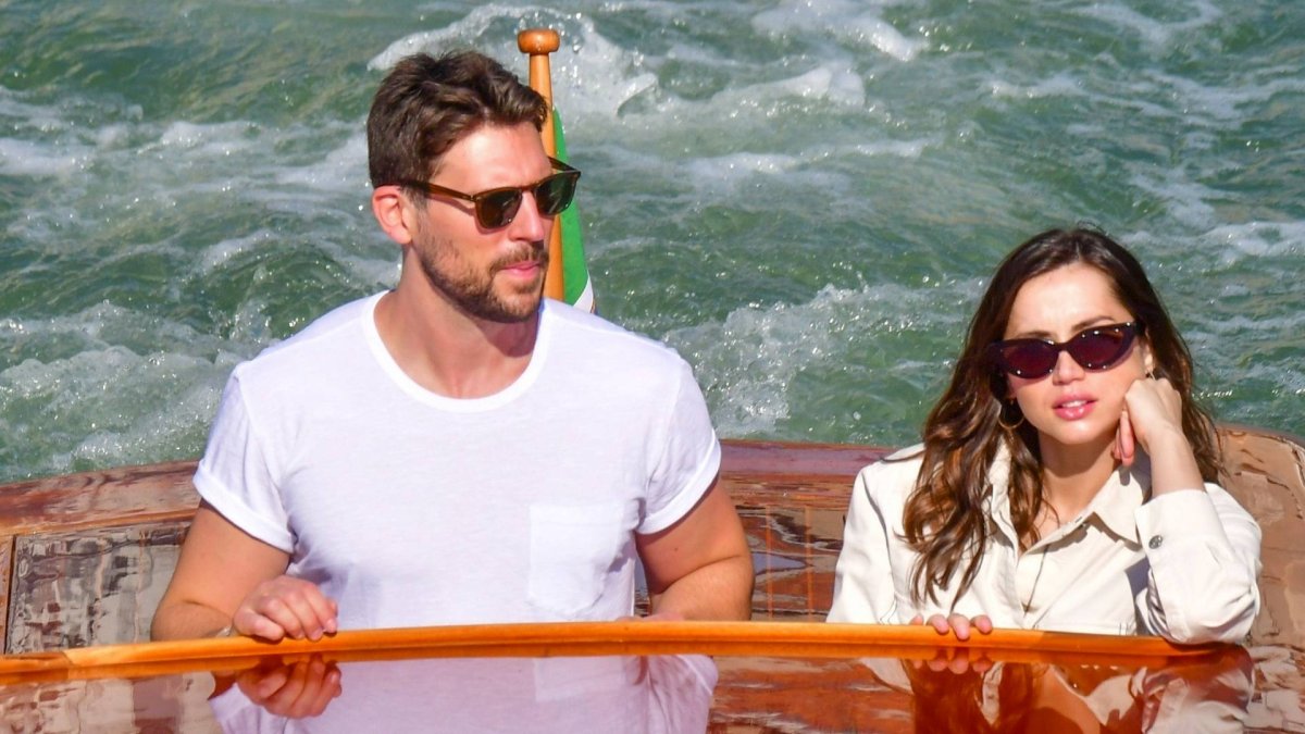 Ana de Armas y Paul Boukadakis paseando su amor por Venecia.