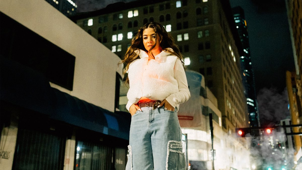 Abi Difabio se perfila como una de las grandes del pop latino de la nueva generación.