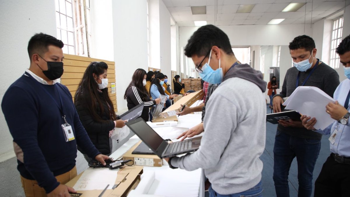 Tecnología. Imagen referencial de computadoras del CNE.