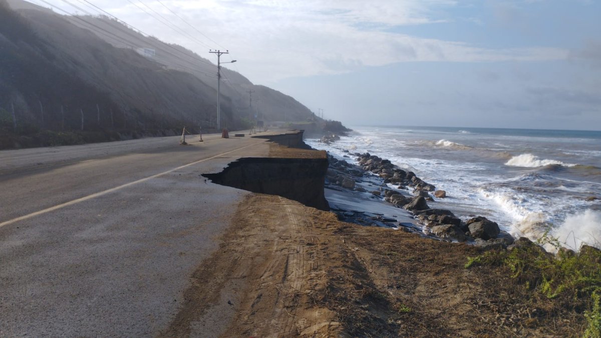La vía de este sector ha quedado afectada.