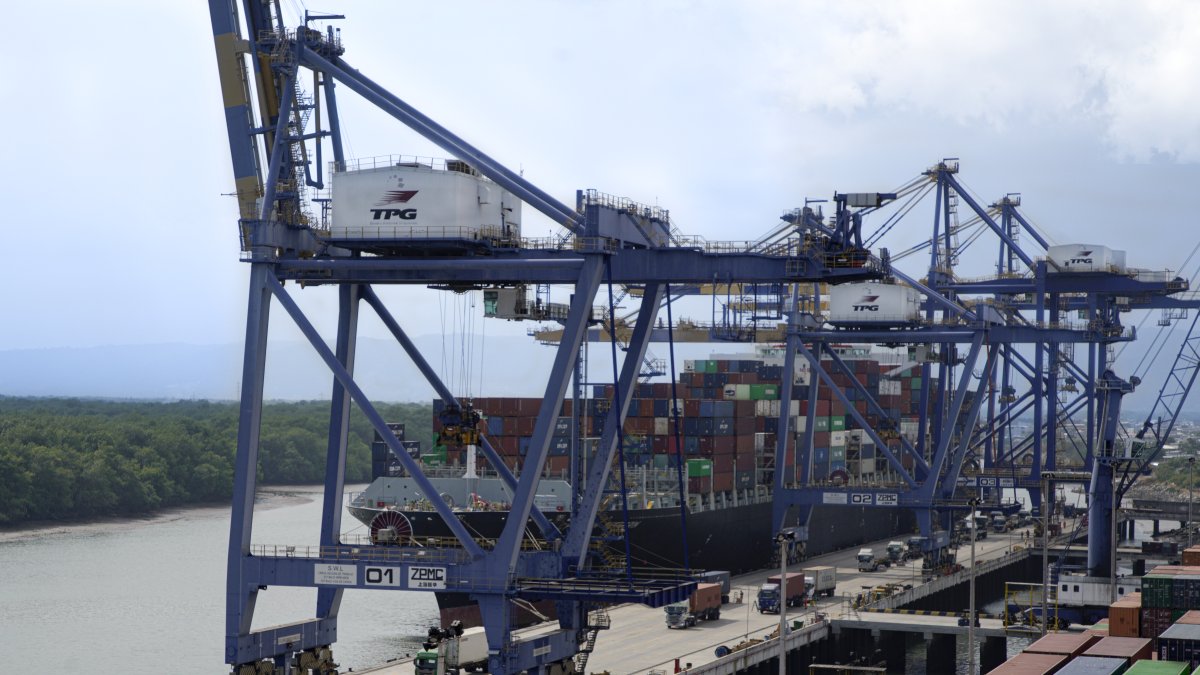 Terminal.- El puerto de Guayaquil donde se mueve la mayor parte del comercio exterior.