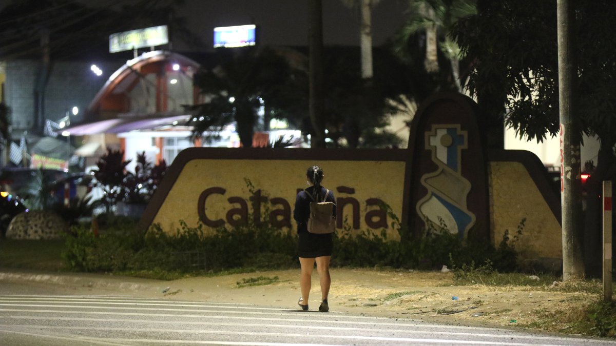 Este es el escenario común en  los exteriores de las ciudadelas de la parroquia urbana La Aurora.