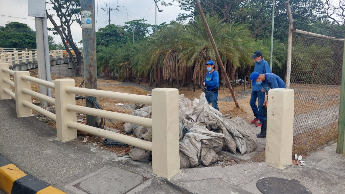Sitio. En el ramal norte del estero Salado se llevó a cabo la limpieza.