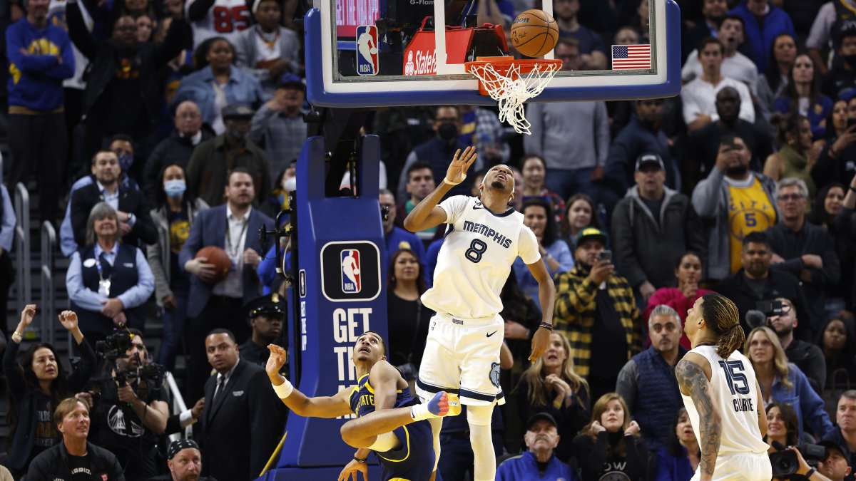 Jordan Poole, de los Golden State, fue la salvación de su equipo en el triunfo de los Grizzlies.