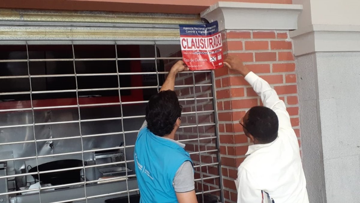 Control.- Autoridades de Arcsa clausuran un restaurante en Samborondón.