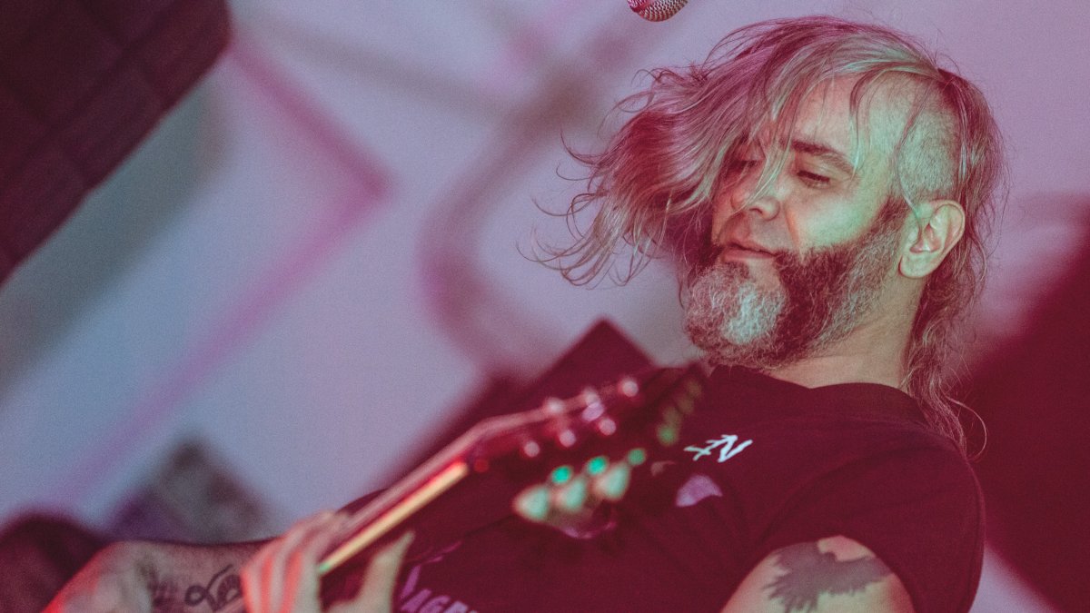 El músico maracucho ha participado en bandas como Doña Maldad y Mar de Rabia.