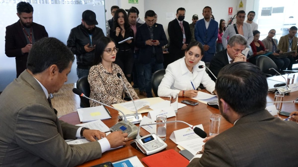 Autoridades. Viviana Veloz, por el correísmo, y Mireya Pazmiño, por Pachakutik contra la voluntad de Pachakutik, son la presidenta y vicepresidenta de la comisión ocasional.