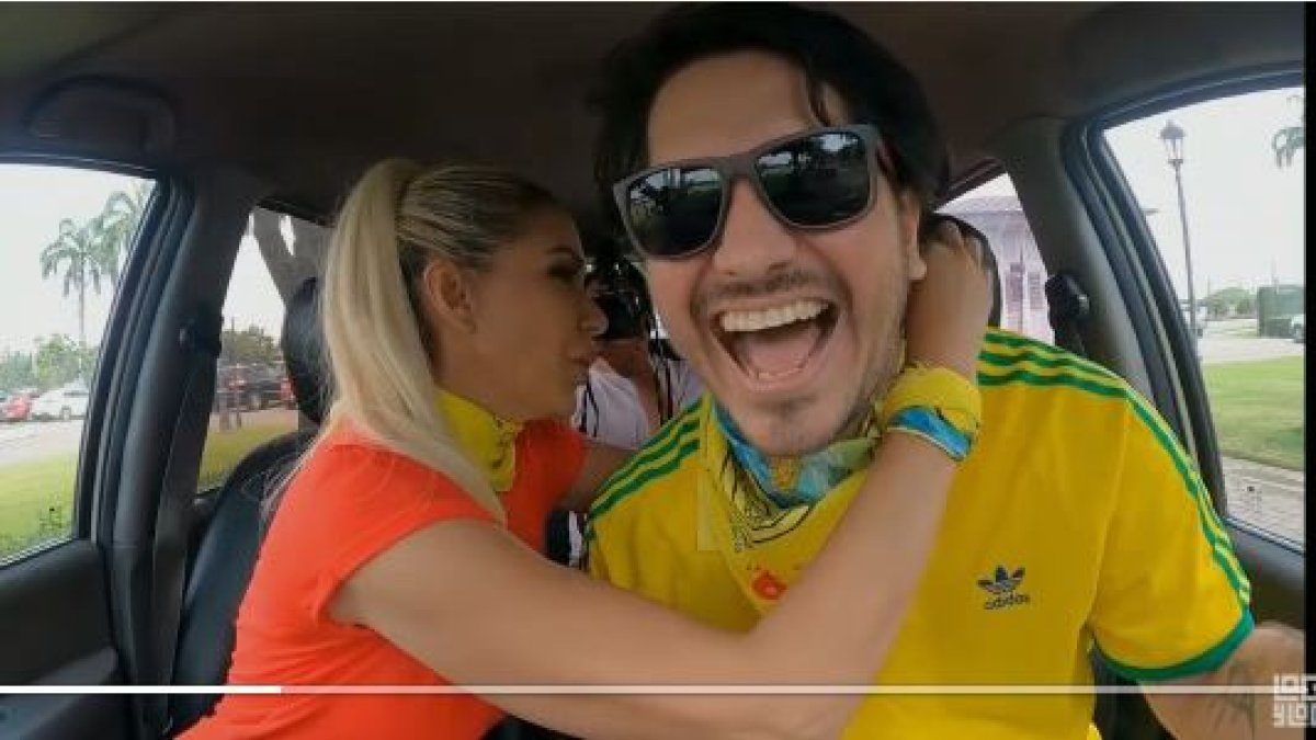 La candidata a la reelección a la Prefectura del Guayas Susana González y el youtuber Logan y Logan.