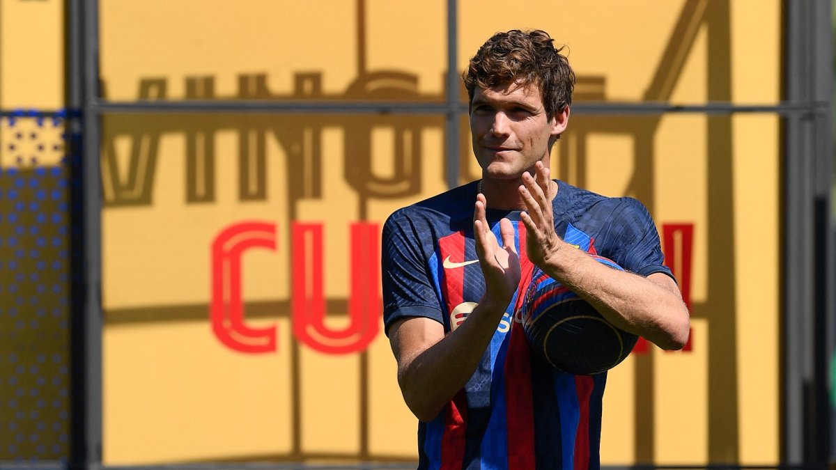 Marco Alonso, defensa de FC. Barcelona, seguirá en el conjunto catalán hasta el 2024.