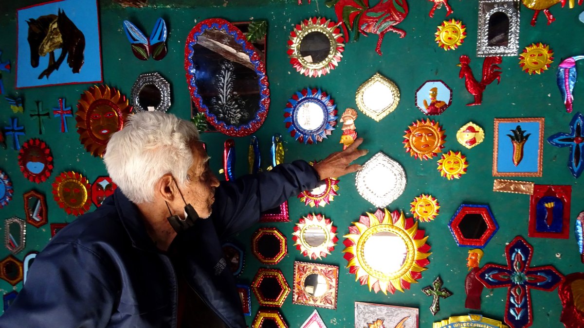 Taller. Está ubicado en Coronel Tálbot y Mariscal Sucre. Ahí exhibe parte de su trabajo.