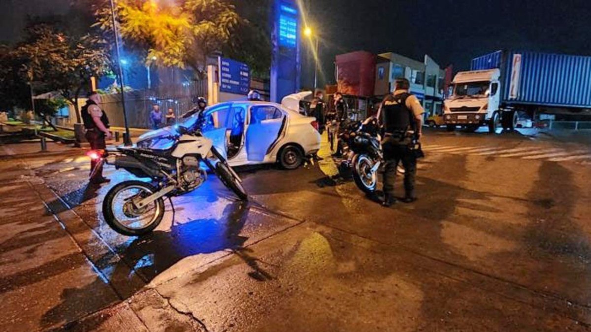Hecho. Cuatro policías fueron emboscados la noche del jueves en la cooperativa Unidos por la Paz. Uno falleció.