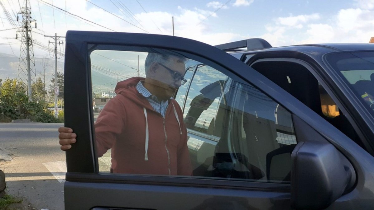 Libertad. Alexis Mera abandonó la cárcel la tarde de este viernes 27 de enero.