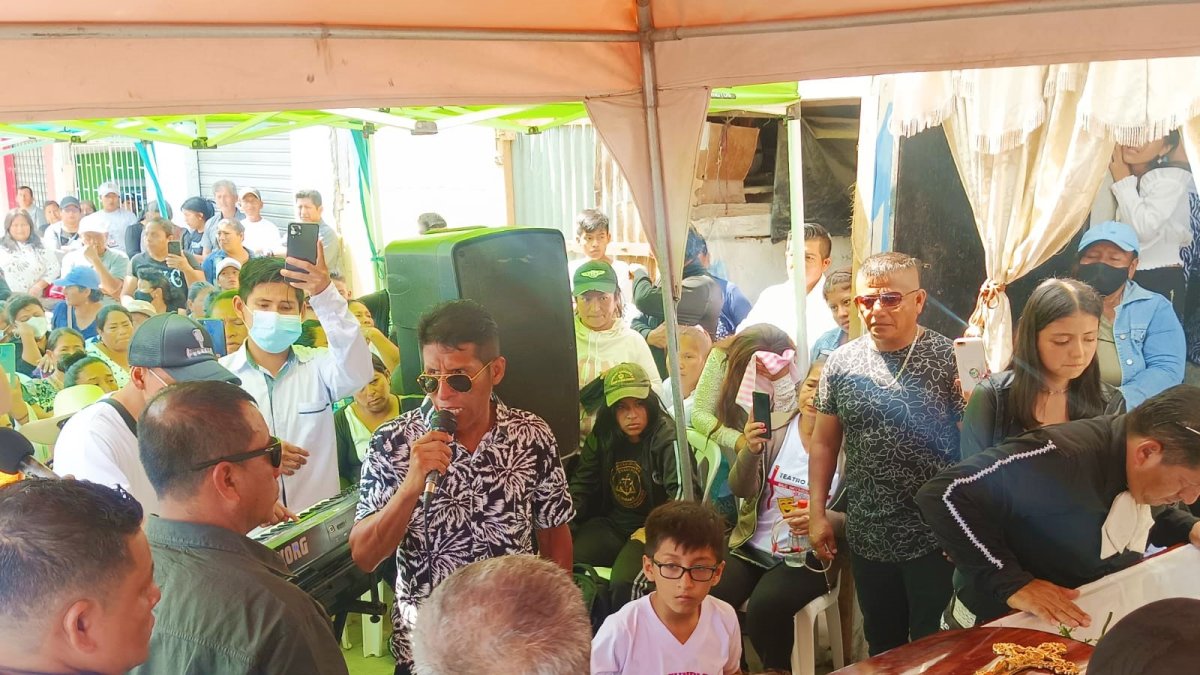 Velorio. Músicos fueron velados por familiares, amigos y fans.
