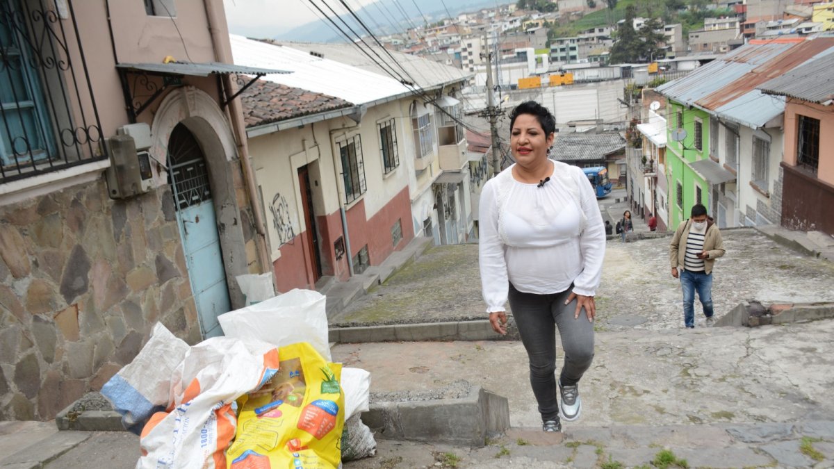 Carrión fue parte de la Asamblea Nacional Constituyente que redactó la Constitución de 2008. Estudió Medicina en la Escuela Latinoamericana de Medicina, de Cuba.