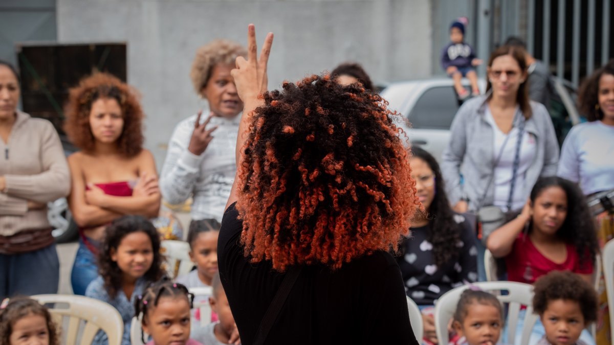 Paulette Abdallah en un taller del colectivo Rulos de Venezuela.
