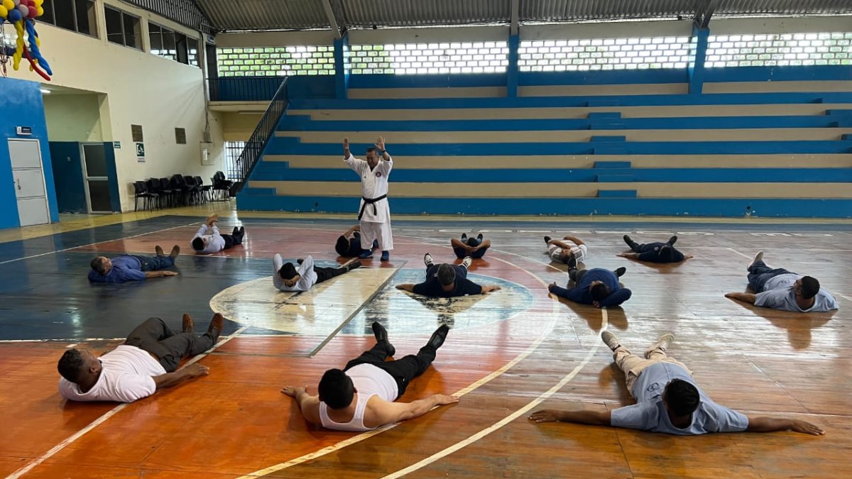 Defensa personal fue una de las áreas que reforzaron durante la capacitación.