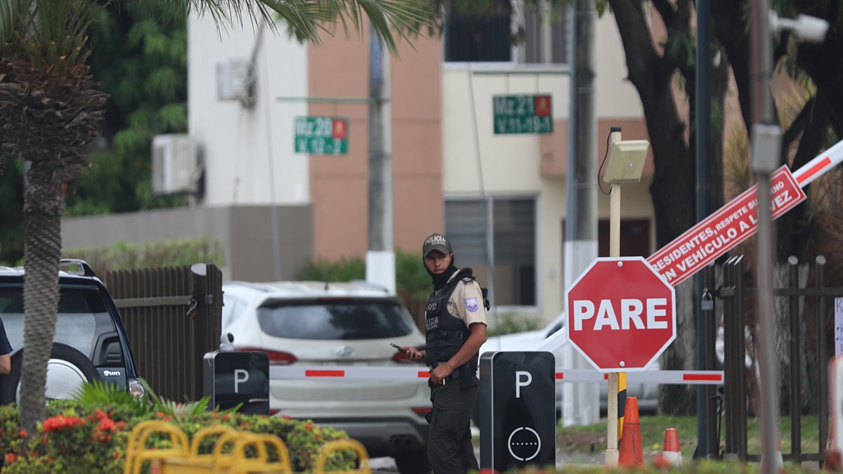 Los asesinatos se registraron en el interior de esta urbanización. Tres cadáveres quedaron afuera la casa y dos dentro