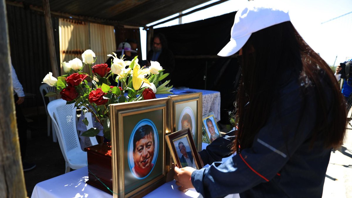 Habitantes de La Comuna de Santa Clara de San Millán participan hoy, de una misa, en Quito (Ecuador).
