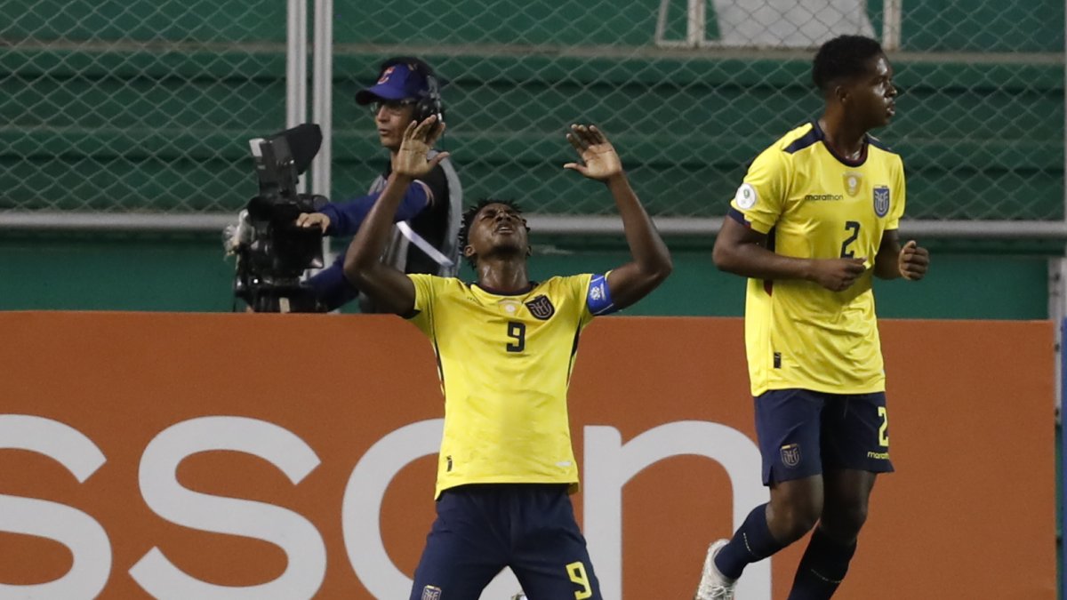 Justin Cuero (i), delantero de la Tri sub-20, que espera vencer a Brasil.