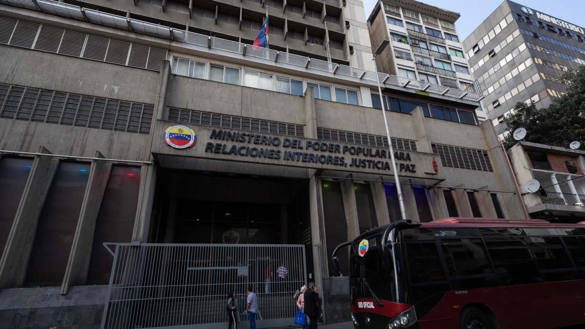 Fotografía de la sede del Ministerio de Relaciones Interiores, el 25 de enero de 2023, en Caracas (Venezuela). EFE/ 