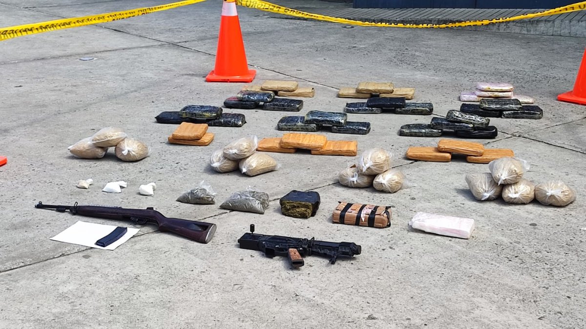 Referencial. En algunos casos, la policía ha incautado armas de fuego en operativos desplegados contra el micro y narcotráfico.