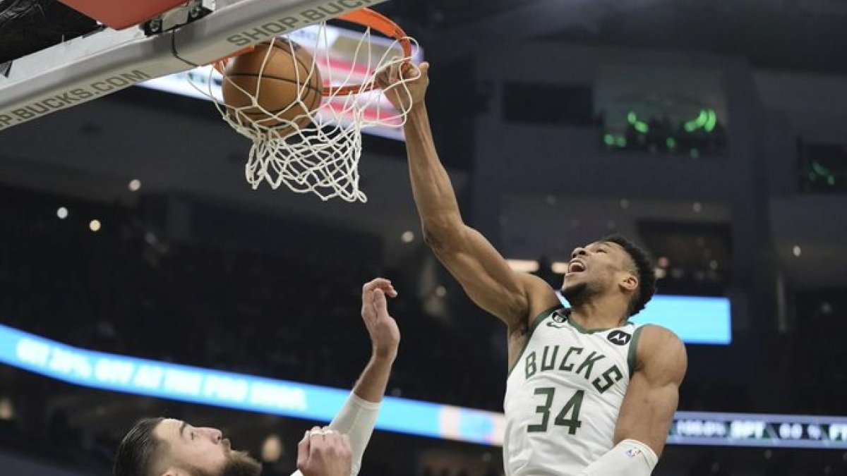 Giannis Antetokounmpo lideró la victoria de los Bucks ante Pelicans.