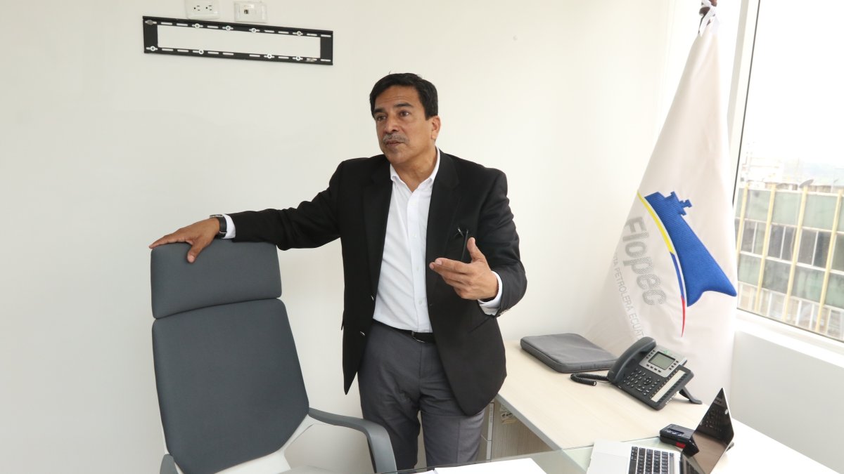 En marzo de 2022, Rosero ingresó como gerente comercial, pero en julio del mismo año ascendió a la gerencia general.