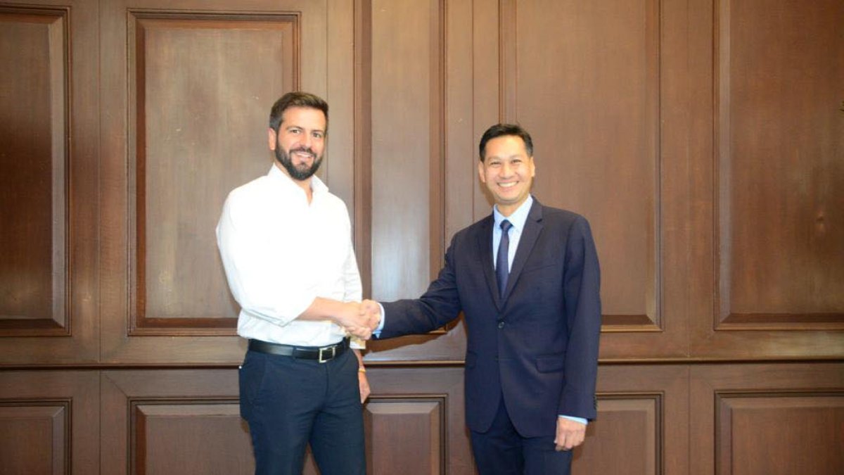 Pablo Arosemena, ministro de Economía y Finanzas, y Varapat Chensavasdijai, nuevo jefe de la misión del FMI para Ecuador.