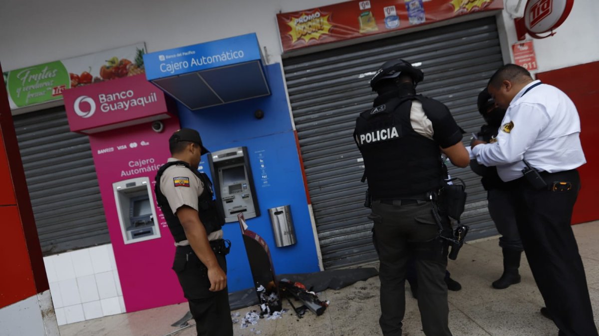 Al sitio llegaron uniformados policiales y personal de seguridad del sitio.