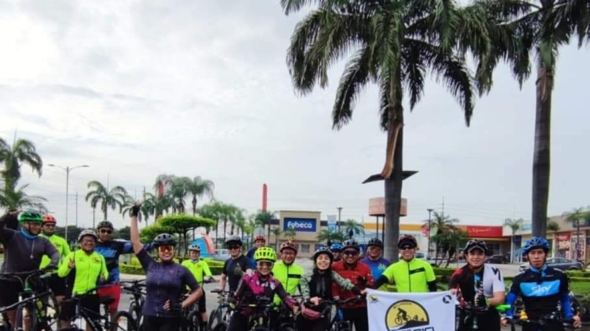 Ciclismo. Integrantes de Panas en Bici durante una ruta de enero.