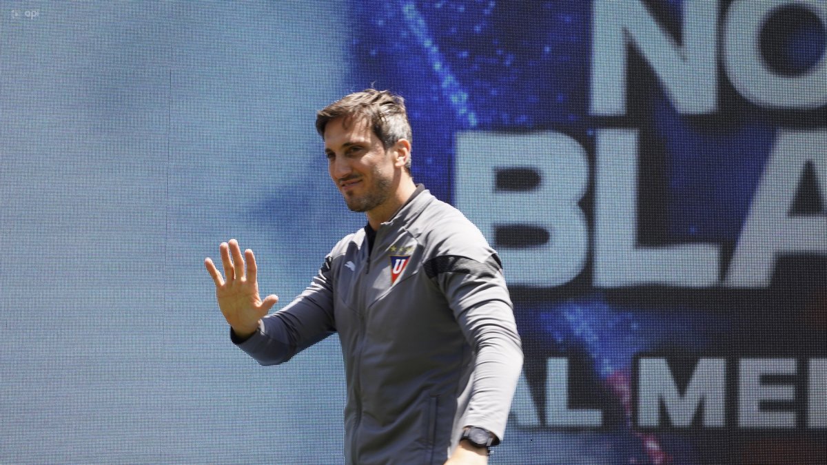 Luis Zubeldía cumple su segundo ciclo con los albos y espera alcanzar su primer título con la U.