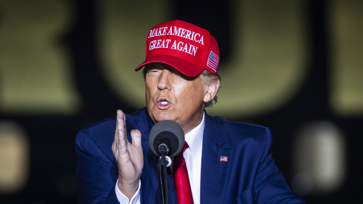 El expresidente de EE.UU. Donald Trump, en una fotografía de archivo. EPA/Jim Lo Scalzo