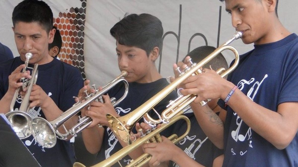 Quito. Los jóvenes deben hacer audiciones para ser parte de la orquesta.