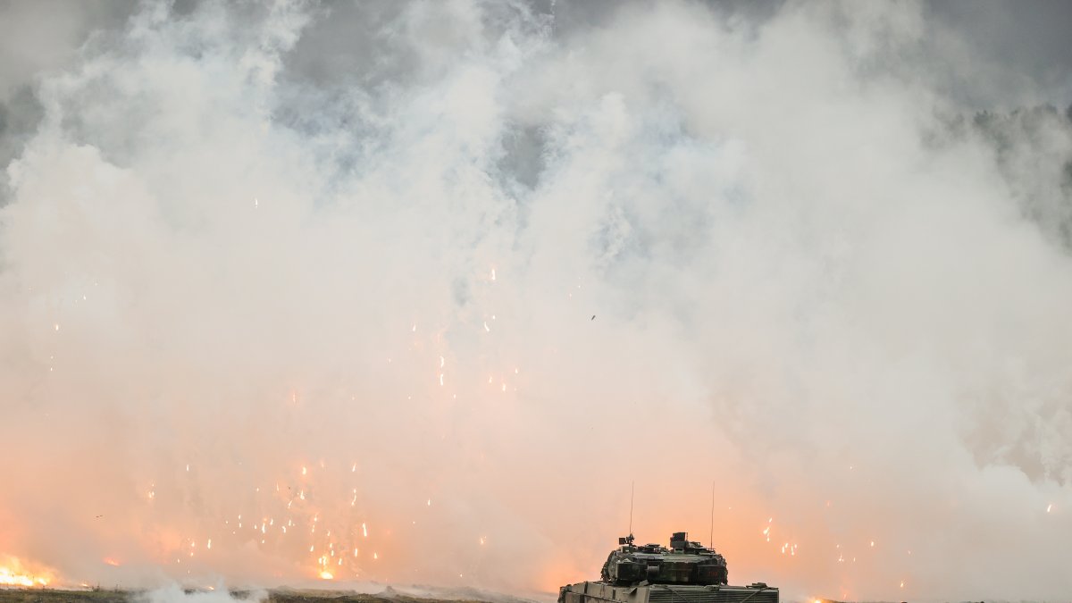 Un tanque de batalla 'Leopard 2 A6' en acción durante una visita del Ministro de Defensa alemán Pistorius (no en la foto) a las fuerzas armadas alemanas Bundeswehr soldados del batallón de tanques 203