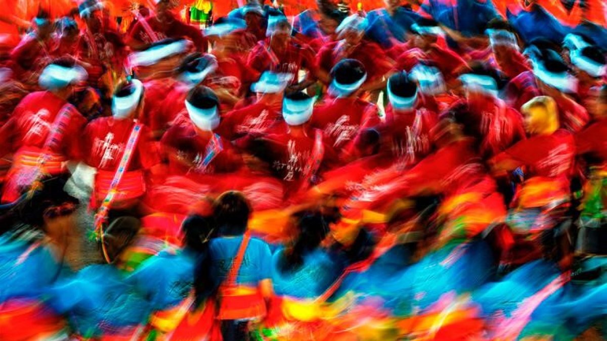 Obra. Ritos de paso, del autor Kao, Hsin-Tsung, exhibe la ceremonia de promoción de la juventud de la tribu Duli y la promoción de Lagufan.