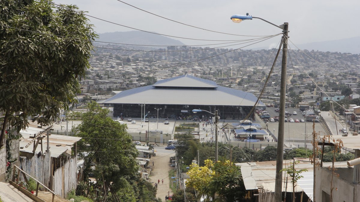 Sitio. El mercado Casuarina se levanta en el noroeste de Guayaquil.