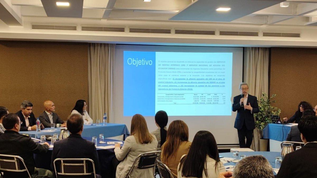 Taller.- Las autoridades se reunieron para capacitarse para mejorar la administración tributaria y aduanera.