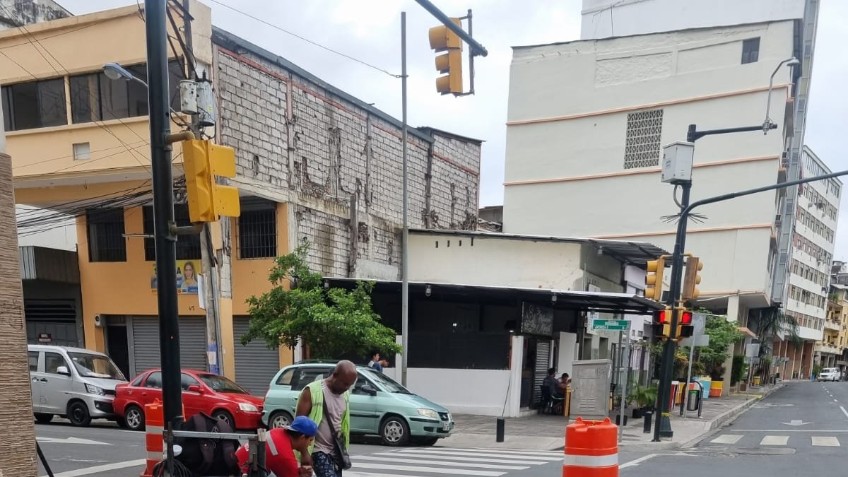 Arreglos. Instante en el que se colocaron las estructuras en las calles.