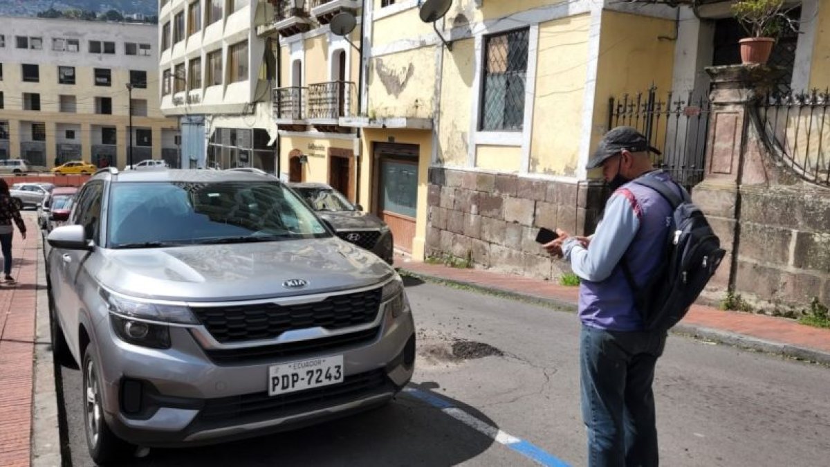 La ‘zona azul’ durante el día tiene un costo de $ 0,40 centavos para automóviles motocicletas la hora o fracción.