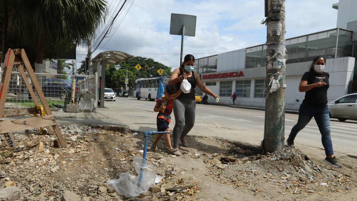 Obra. En las ciudadelas Morán Valverde y El Maestro, en el sur de Guayaquil, hay trabajos por concluir.