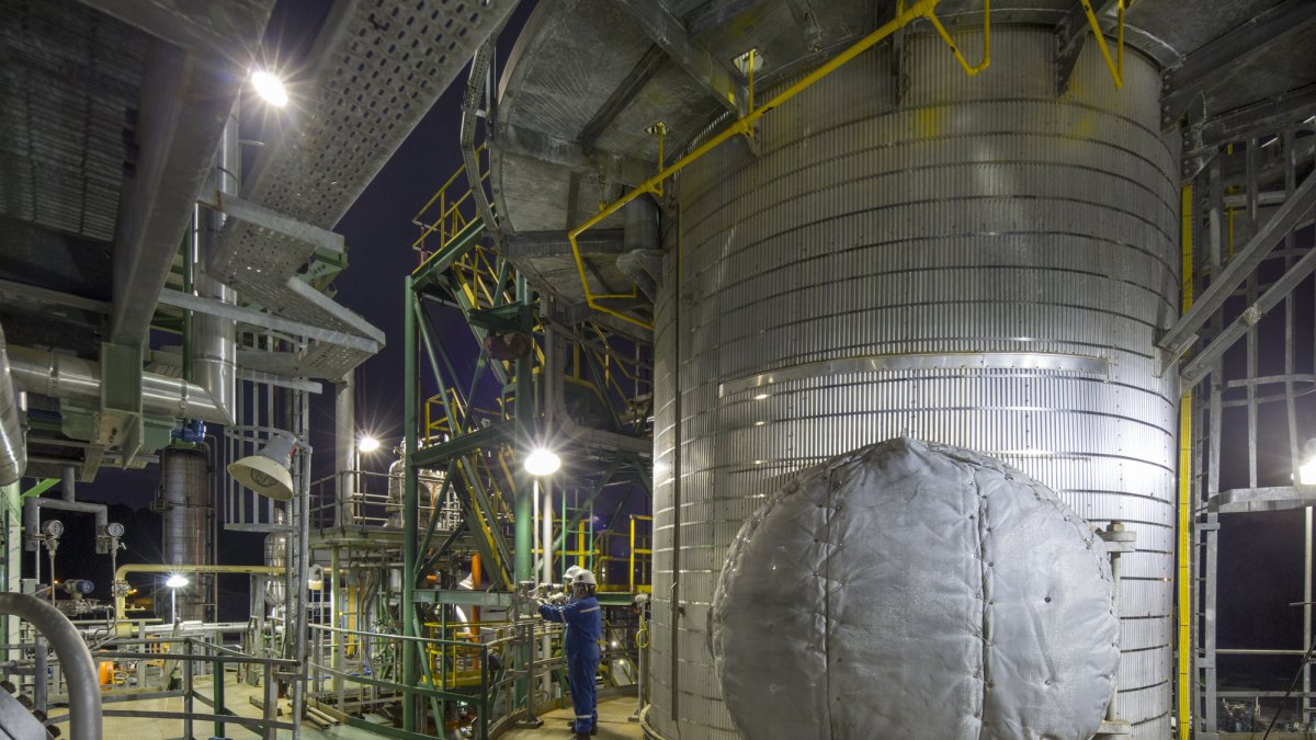 Contrato. La Refinería de Esmeraldas solicita personal porque el suyo se fatiga y quiere pagar hora/hombre.