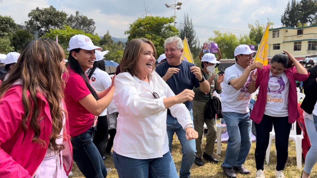 La aspirante a la Alcaldía de Quito por el oficialismo, Luz Elena Coloma, culminó la campaña en El Calzado.