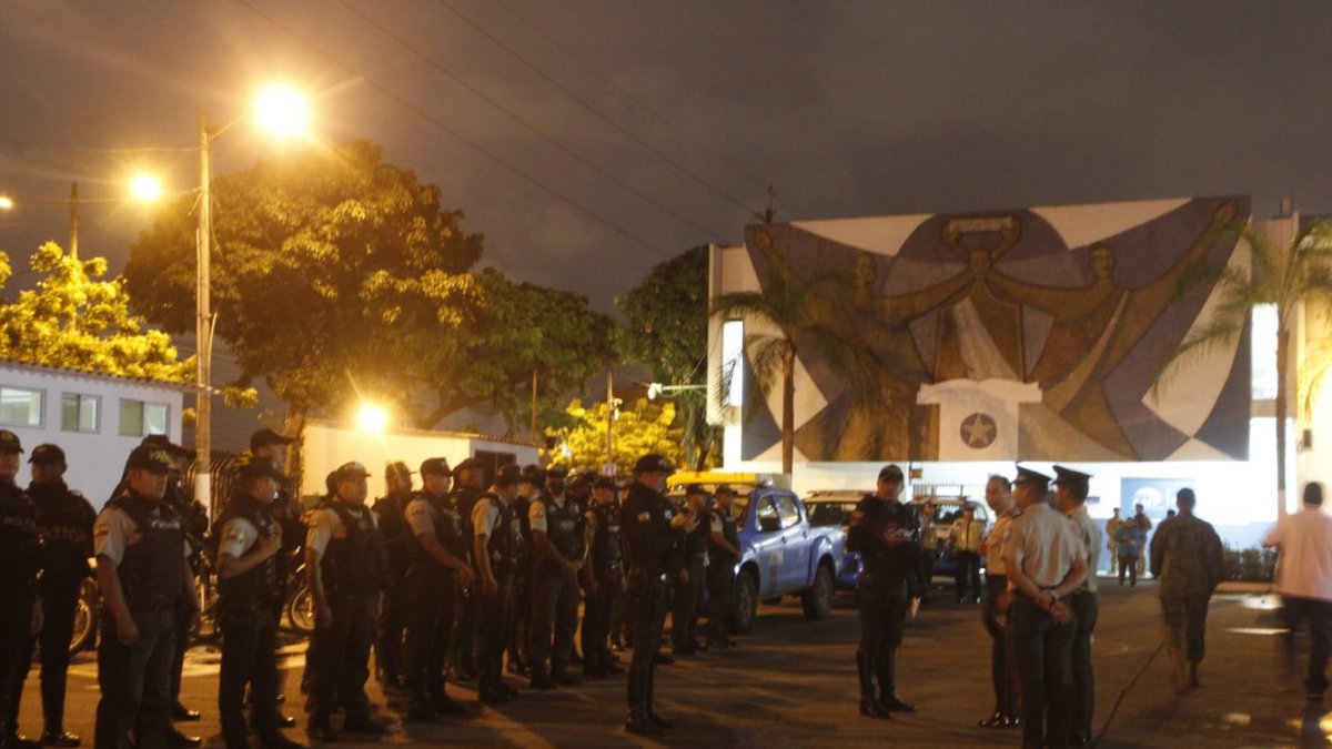 En las instalaciones del CNE aún siguen preparando lo que será la jornada del Voto en Casa