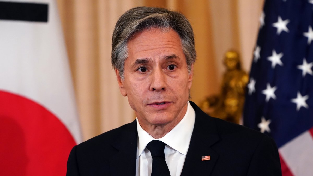 El Secretario de Estado de EE. UU., Antony Blinken, se dirige a los medios de comunicación con el Ministro de Relaciones Exteriores de Corea del Sur, Park Jin (sin foto), en en Washington