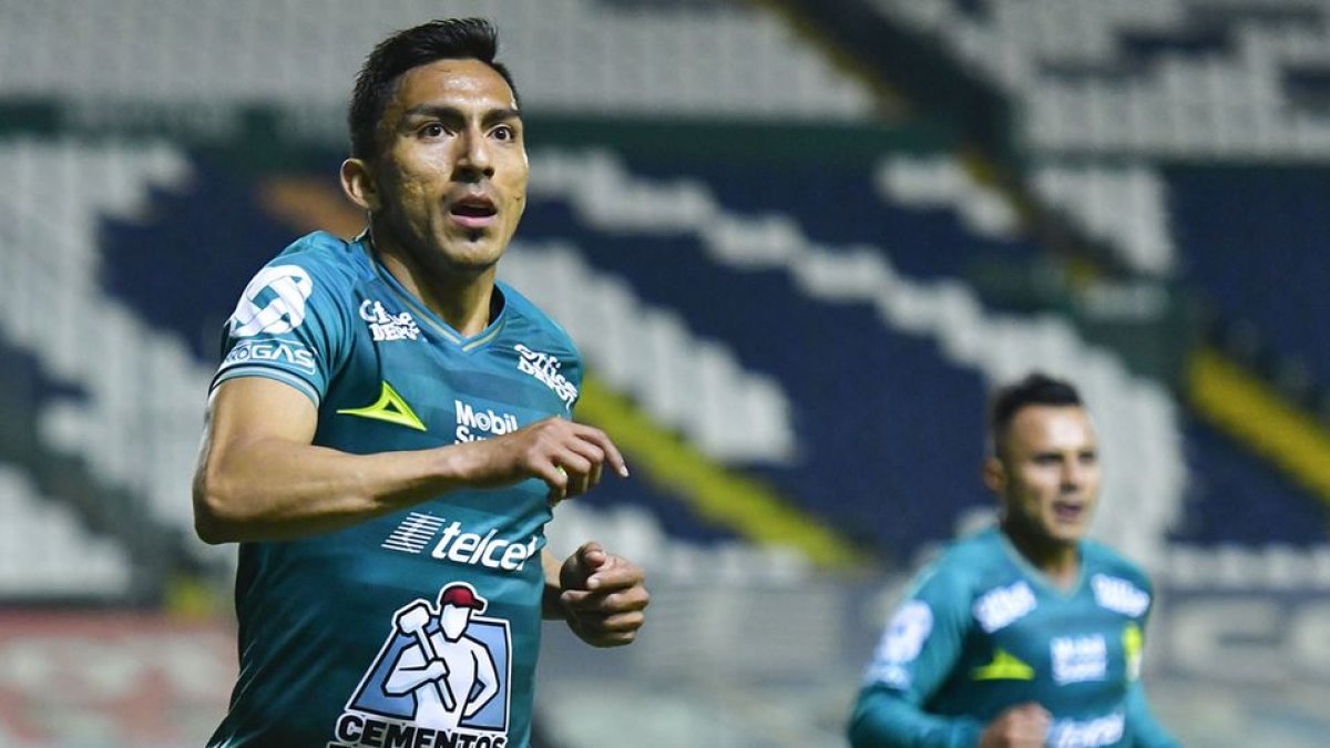 Ángel Mena, volante ecuatoriano del León.