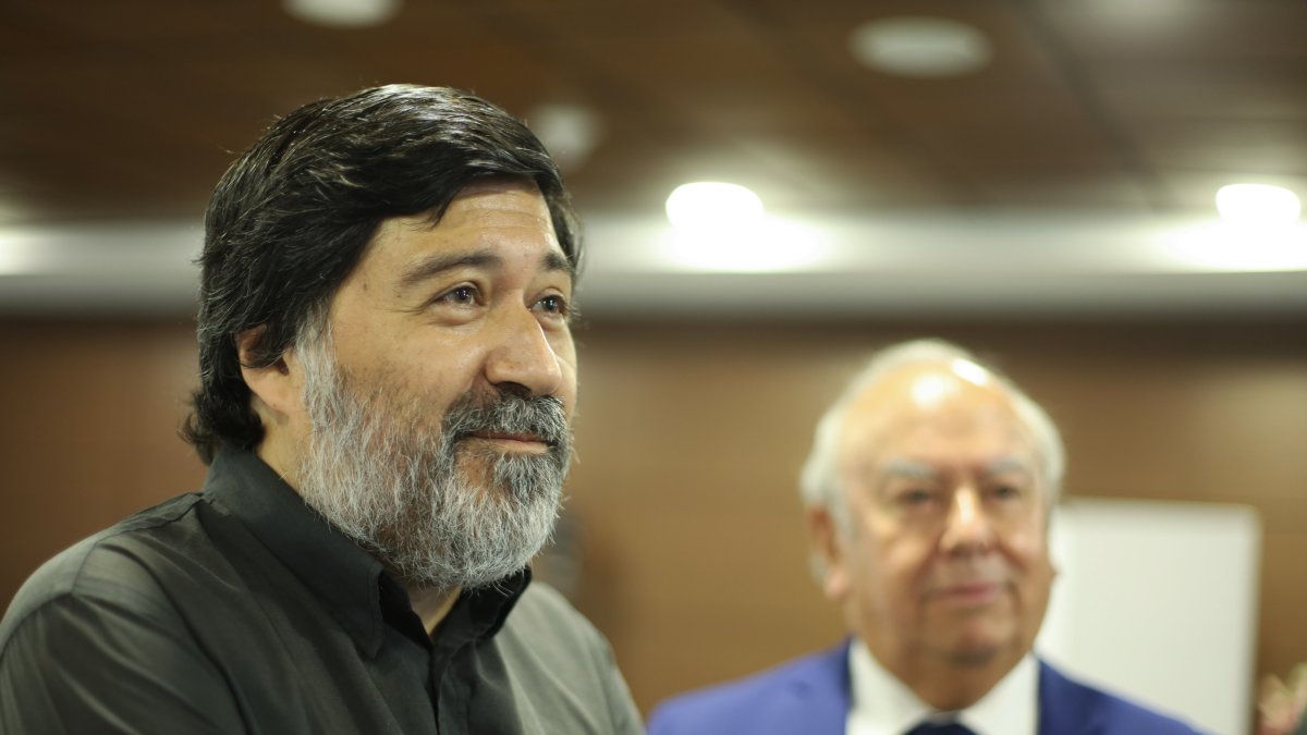 David Hevia, presidente de la Sociedad de Escritores de Chile, habla durante la presentación de un informe preliminar sobre la muerte del poeta chileno Pablo Neruda, /Ailen Díaz